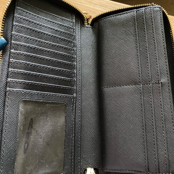 Michael Kors wrist wallet - Picture 2 of 5